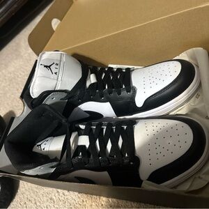 Men's Jordan 1 Mid Barons in White/Light Smoke Grey/Black